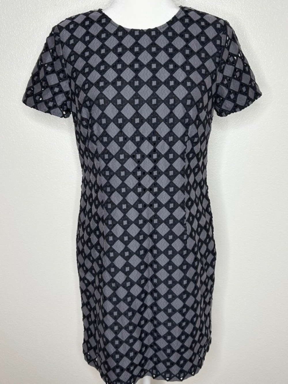 Banana Republic Womens Gray & Black Crochet Eyelet Sheath Dress Size 8 EUC